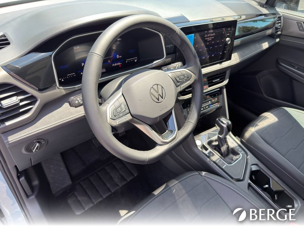 New 2026 Volkswagen Taos SE FWD image 14