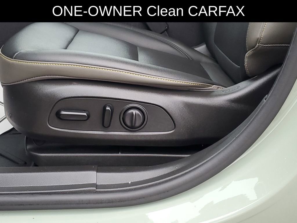 Used 2025 Chevrolet Trax ACTIV w/ Sunroof Package image 6