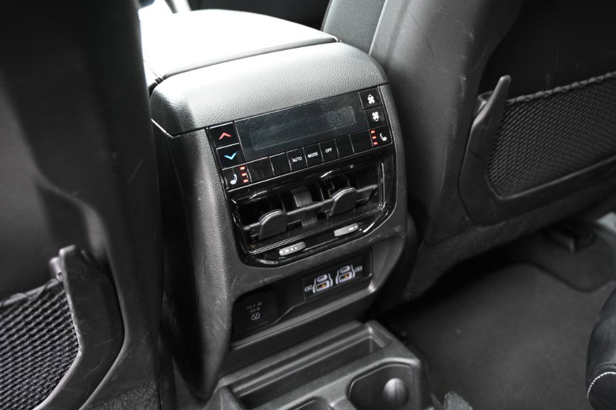 Used 2024 Jeep Grand Cherokee L Limited w/ Luxury Tech Group II AWD/4WD image 20