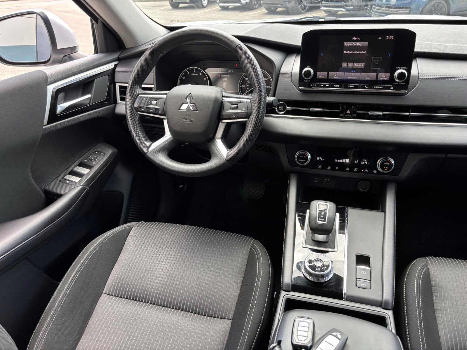 Used 2023 Mitsubishi Outlander ES AWD/4WD image 30