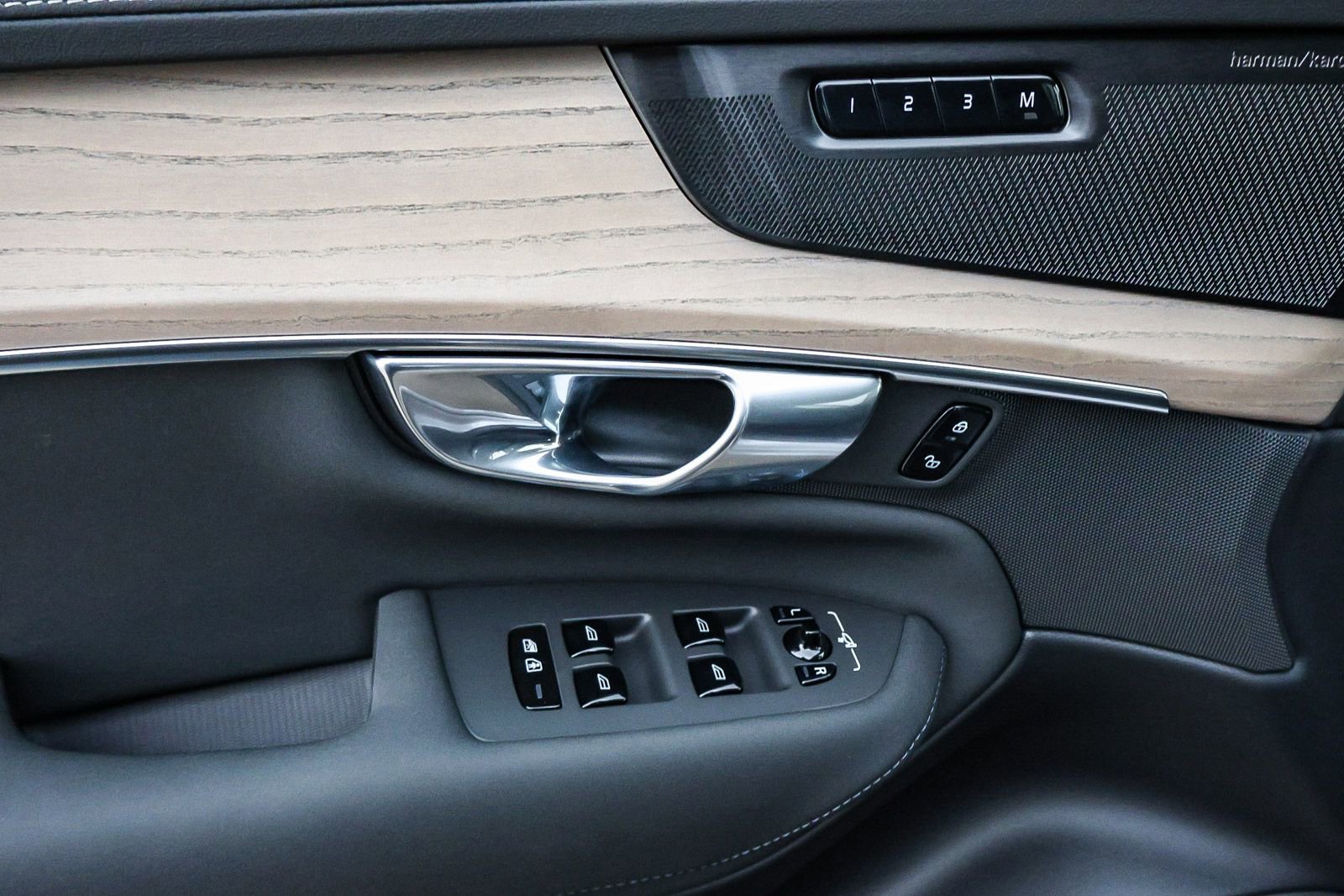 New 2026 Volvo XC90 B6 Plus w/ Protection Package image 31