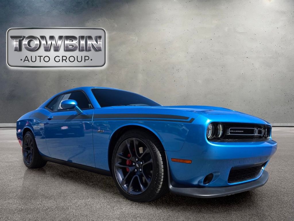 Used 2023 Dodge Challenger R/T w/ Performance Handling Group RWD image 2