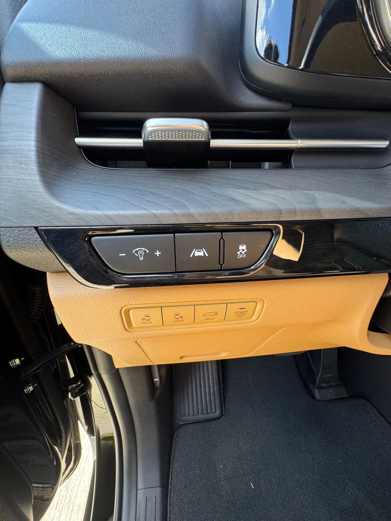 Used 2024 Kia Carnival EX image 37