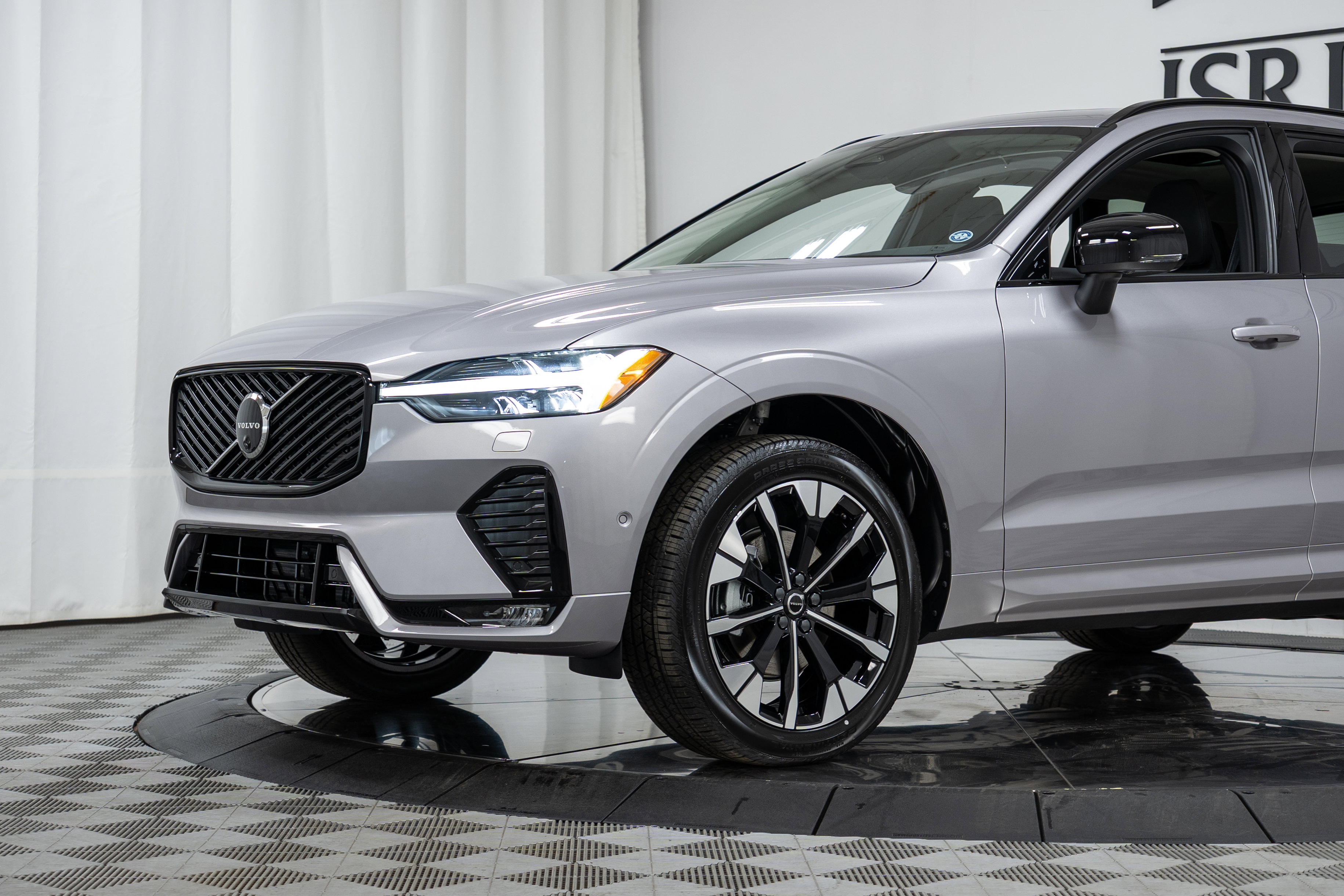 New 2026 Volvo XC60 B5 Plus w/ Climate Package image 25