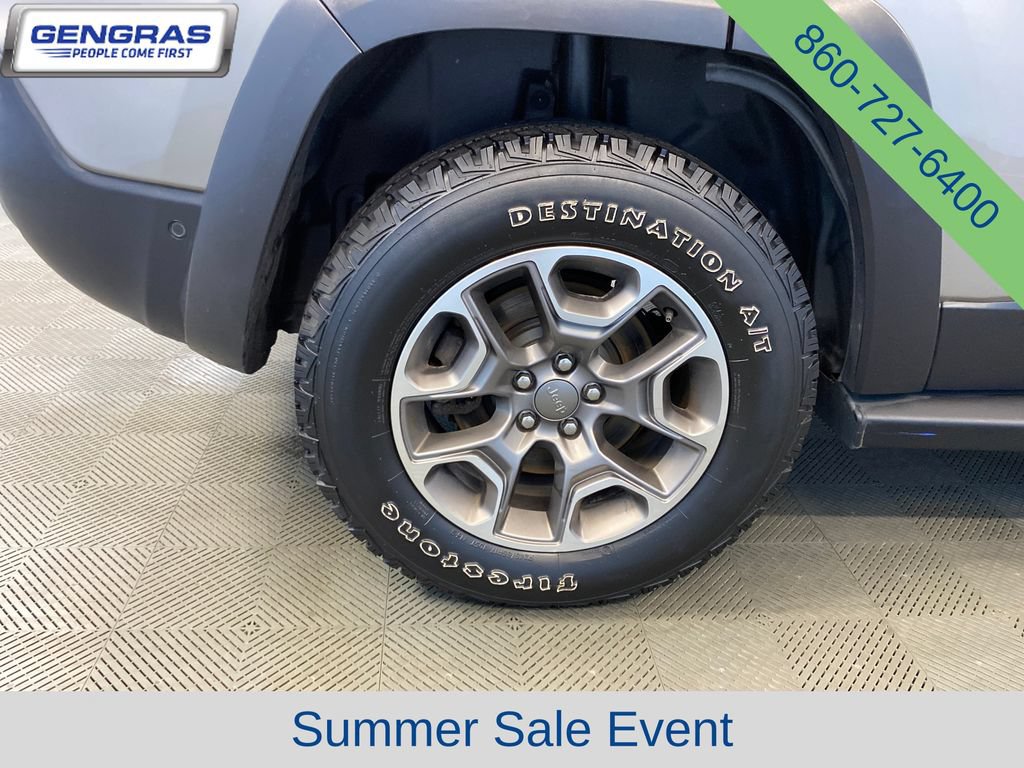 Used 2020 Jeep Cherokee Trailhawk AWD/4WD image 34