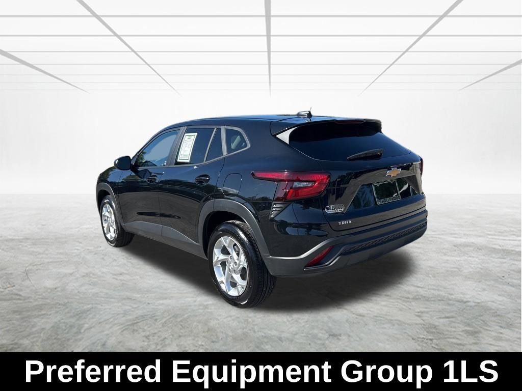 Used 2025 Chevrolet Trax LS w/ LS Convenience Package FWD image 7