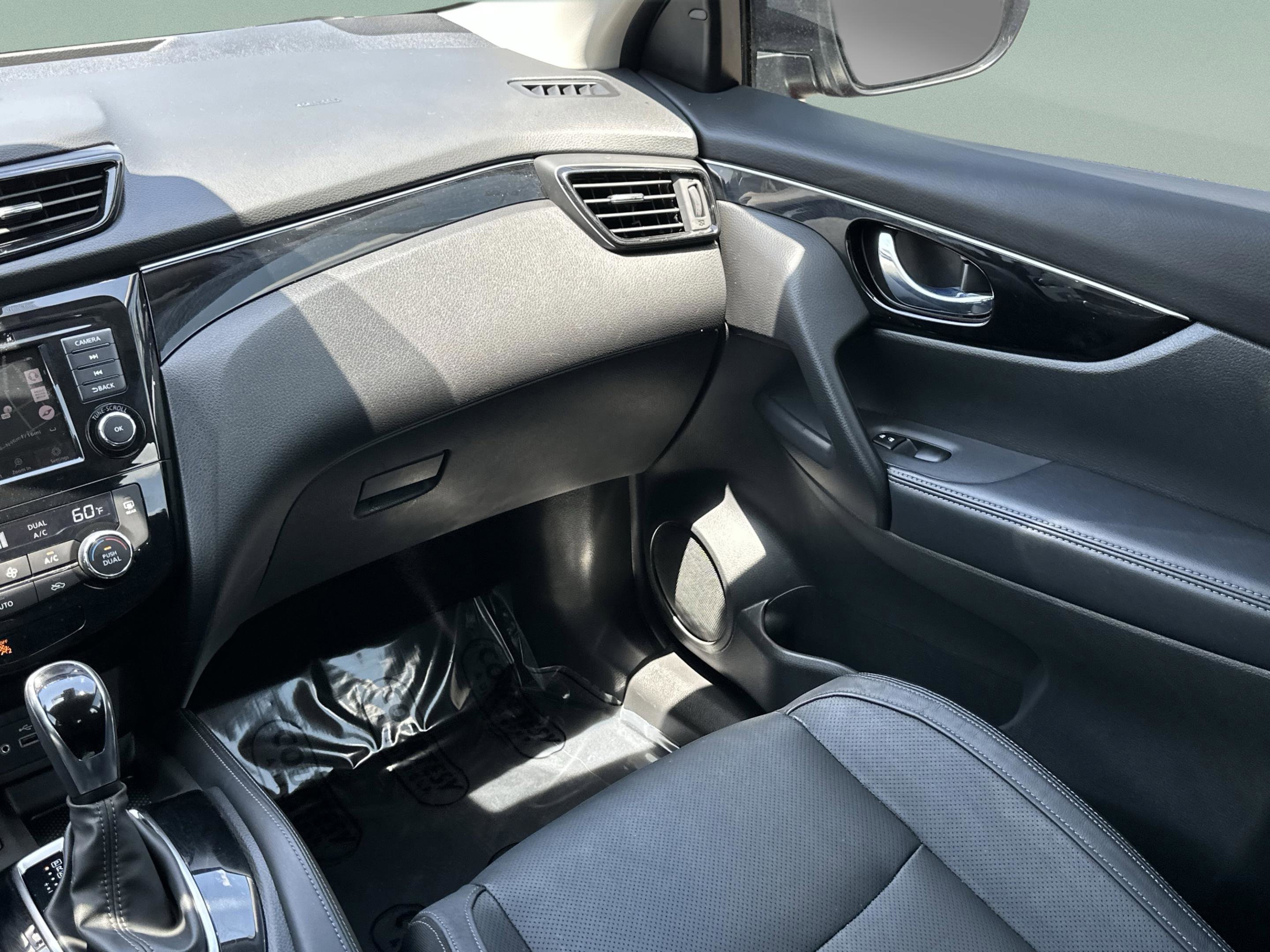 Used 2019 Nissan Rogue Sport SL w/ Premium Package FWD image 16