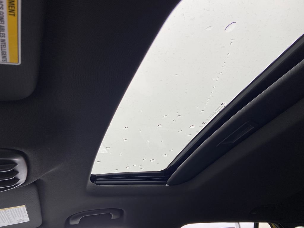 Used 2024 Chevrolet Trax RS w/ Sunroof Package image 31