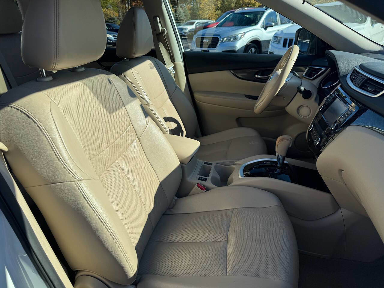 Used 2015 Nissan Rogue SL w/ SL Premium Package image 24