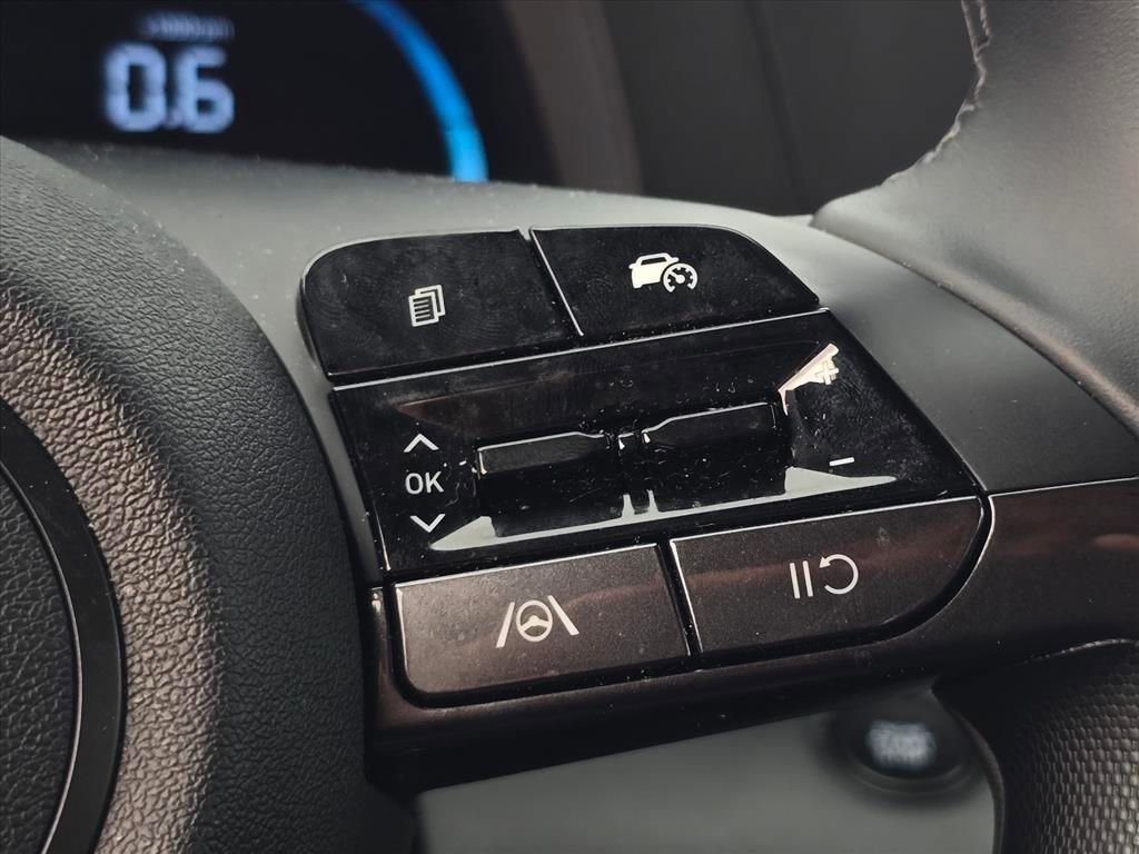 Certified 2025 Hyundai Elantra Sport image 15