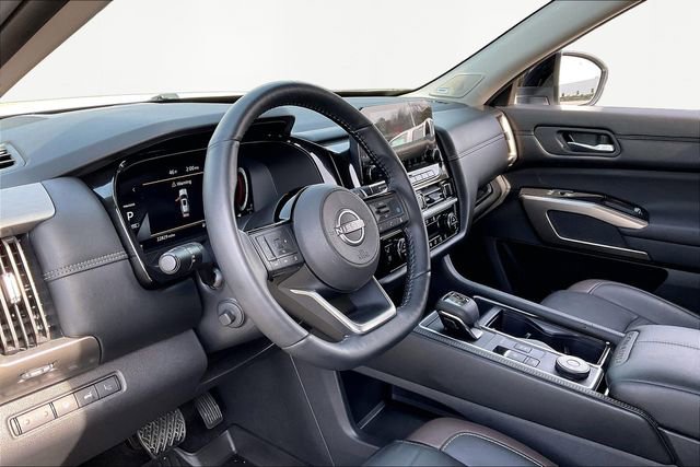 Used 2024 Nissan Pathfinder Platinum w/ Cargo Package image 12