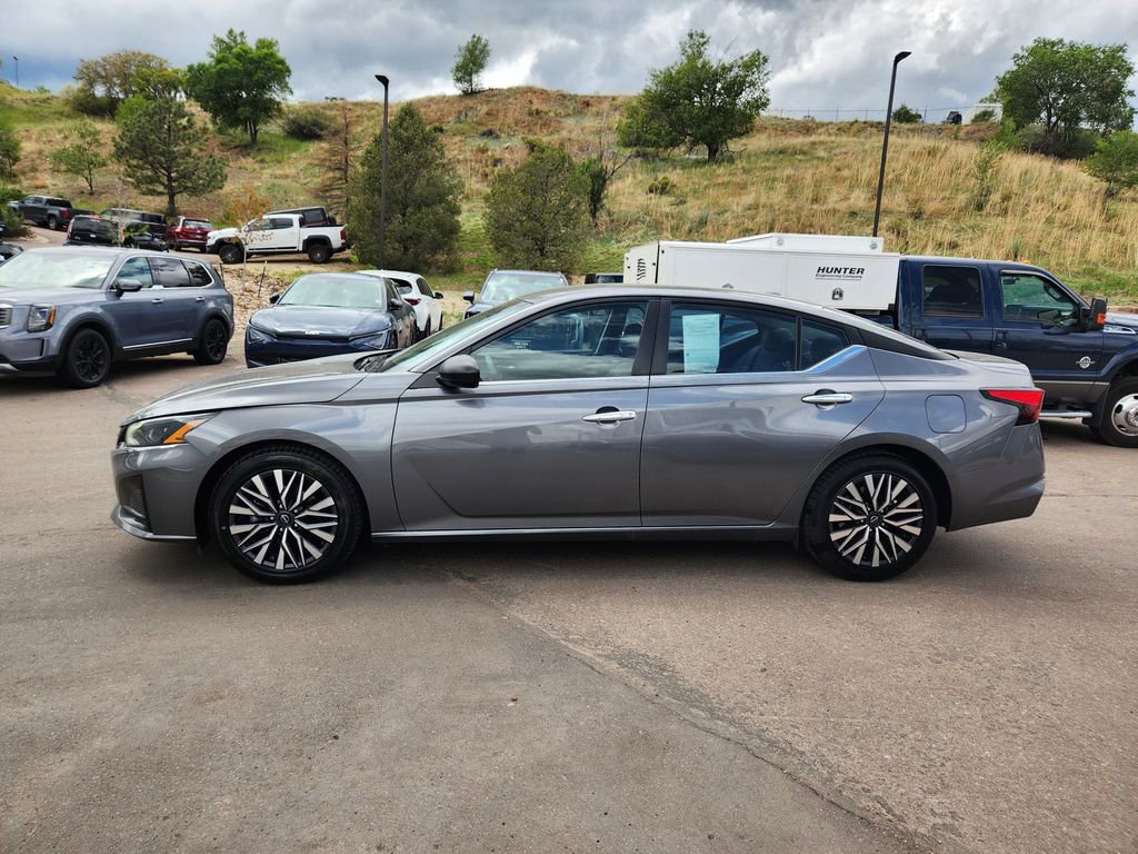 Used 2024 Nissan Altima 2.5 SV FWD image 4
