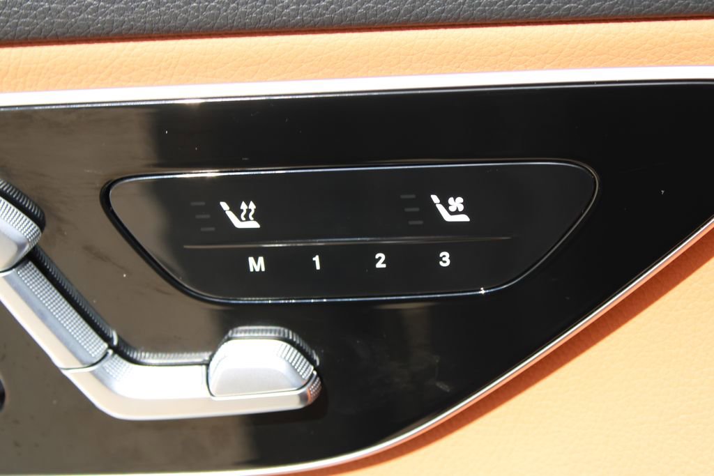 Used 2025 Mercedes-Benz GLC 300 4MATIC image 10