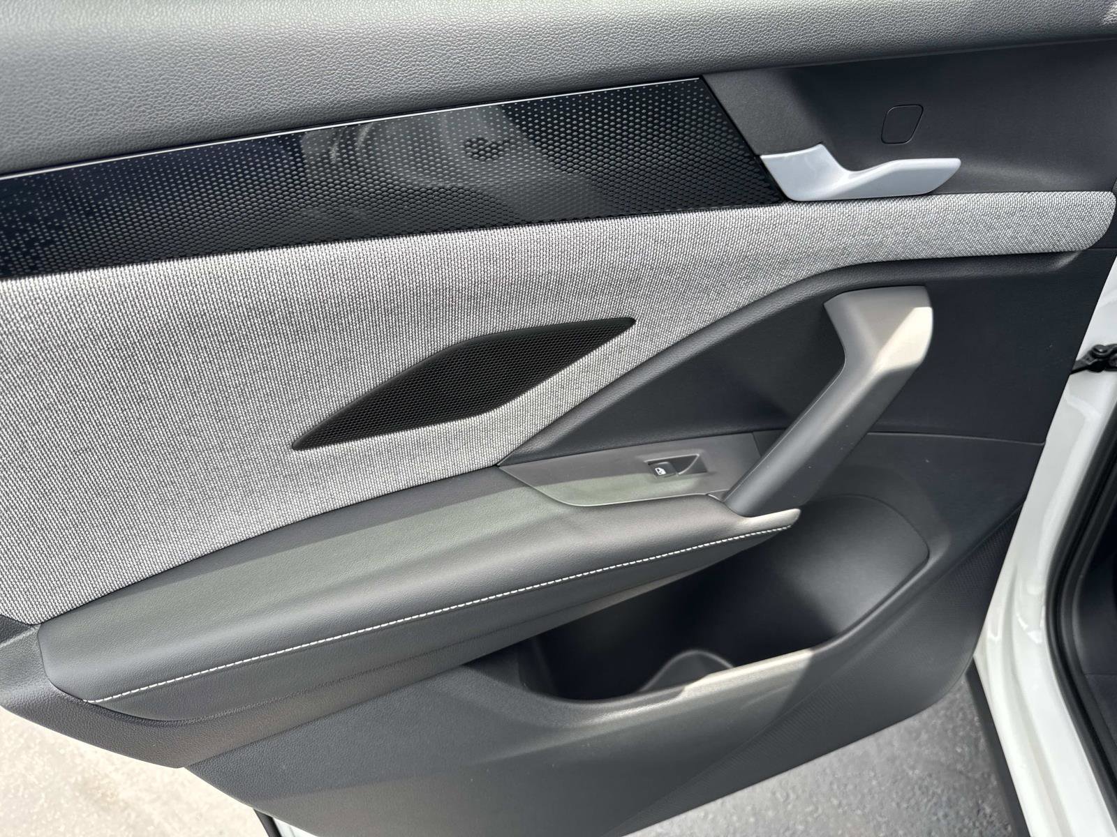 Certified 2025 Volkswagen Tiguan S image 8