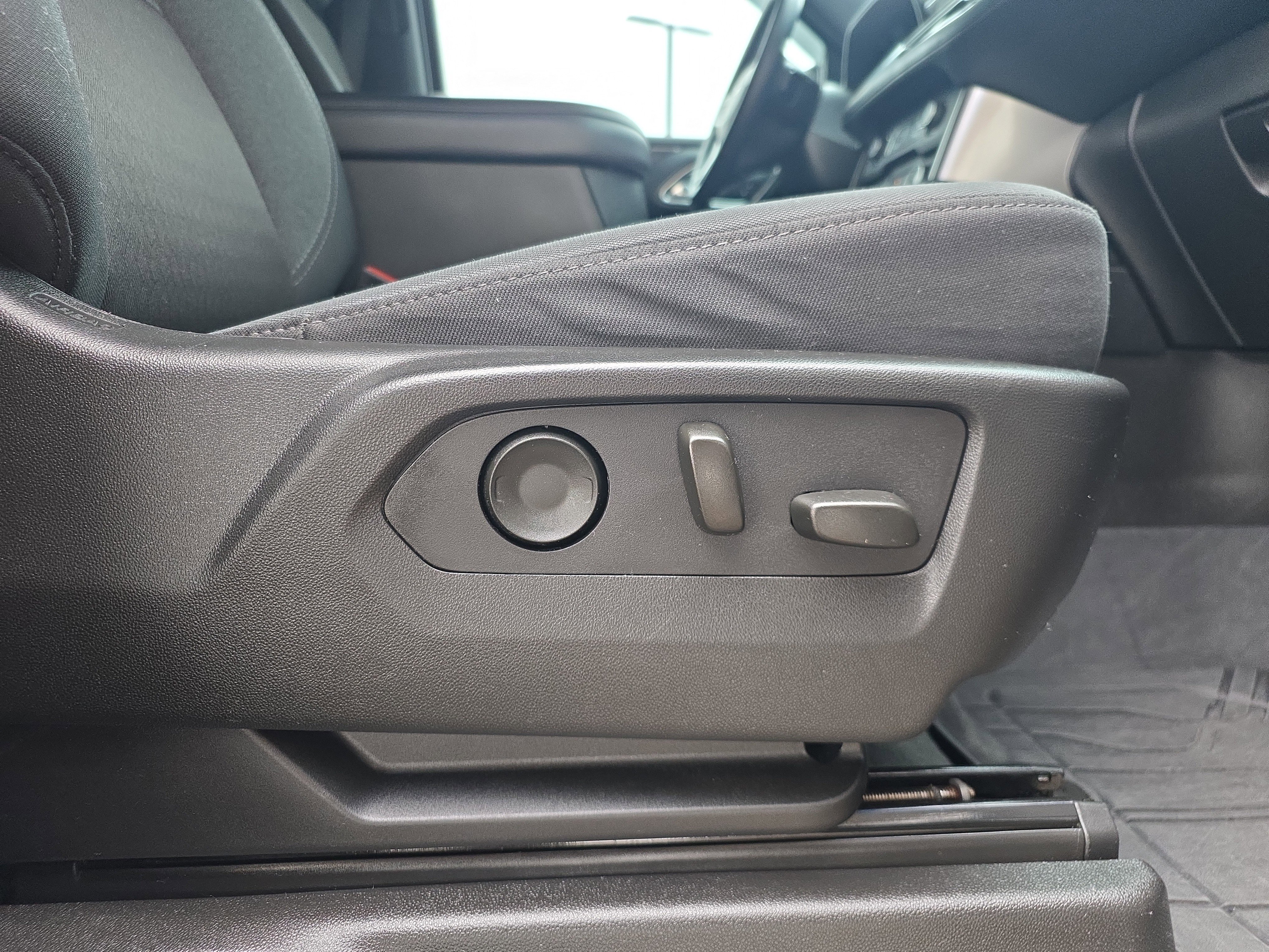 Used 2024 Chevrolet Tahoe LS image 29