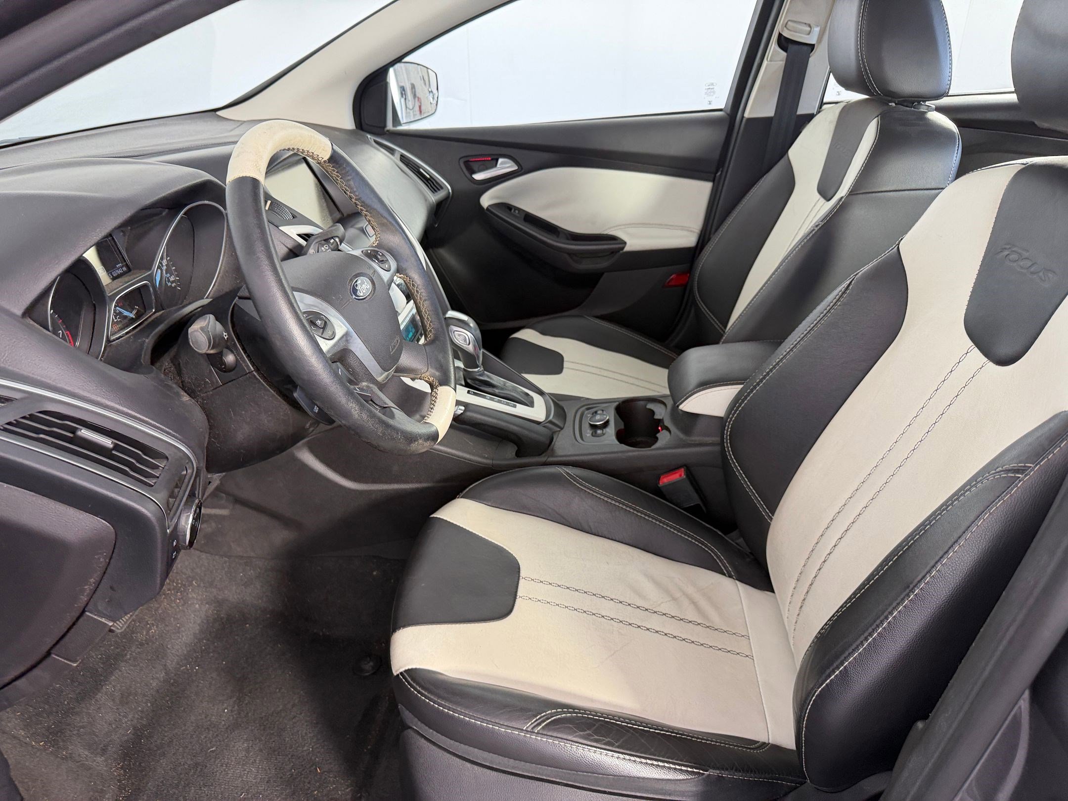 Used 2014 Ford Focus Titanium FWD image 4