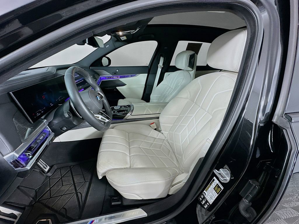 Used 2024 BMW 760i xDrive image 28