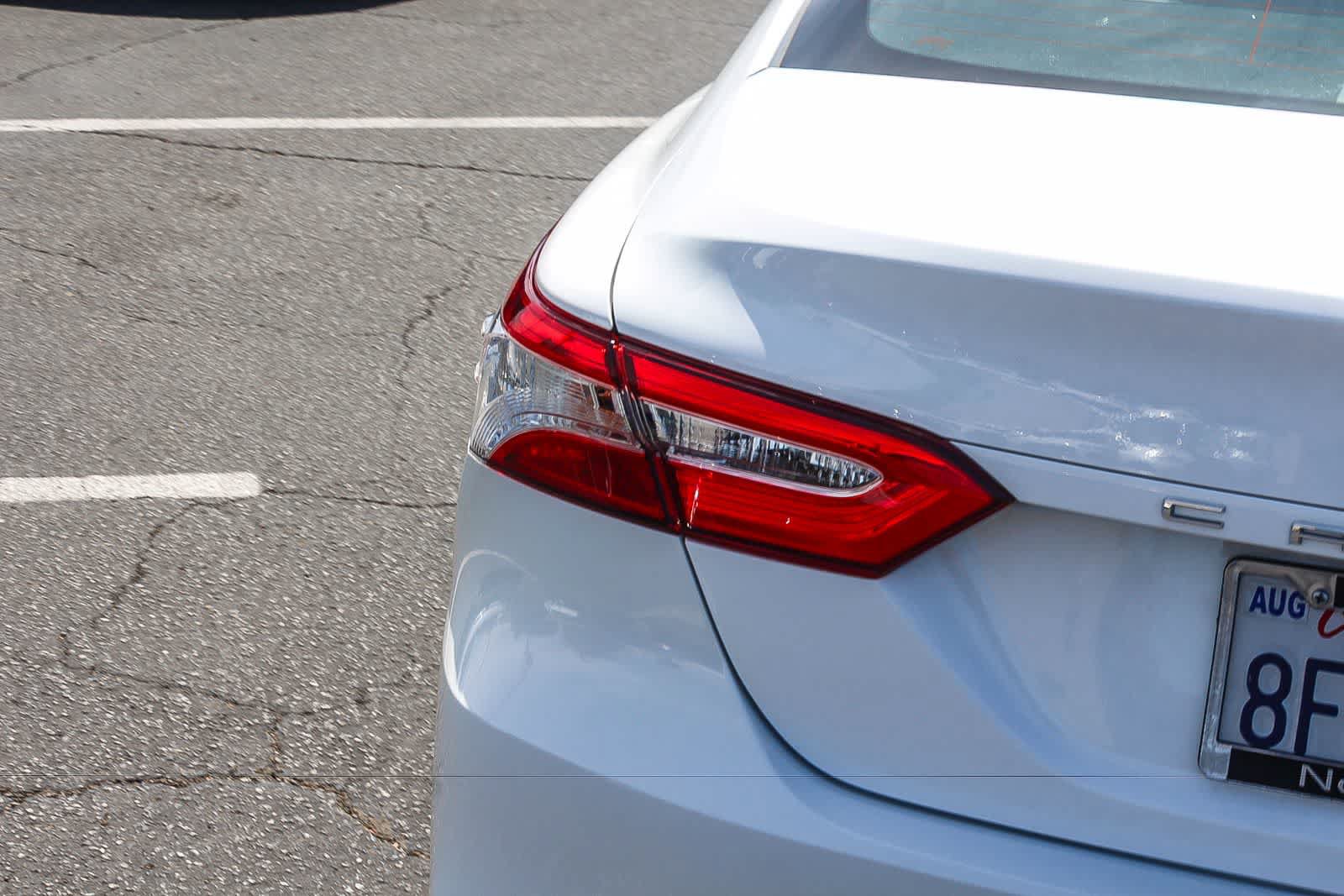 Used 2018 Toyota Camry LE FWD image 8