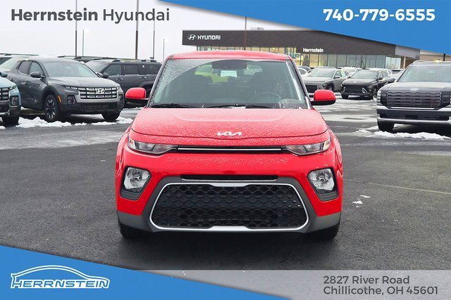 Used 2022 Kia Soul LX image 2