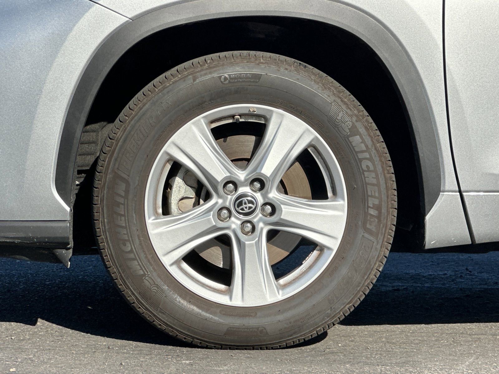 Used 2025 Toyota Highlander LE image 24