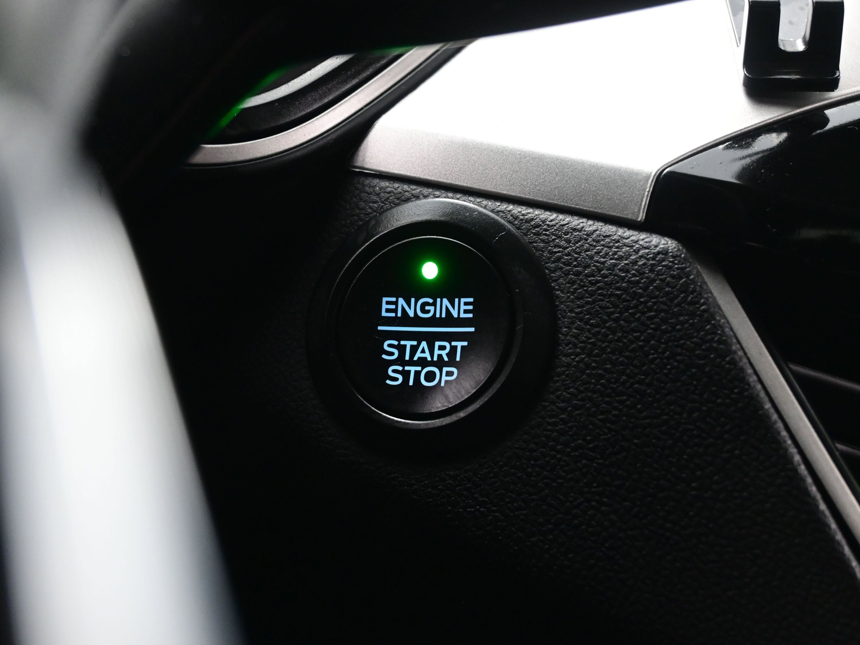 Used 2020 Ford Escape SEL image 23