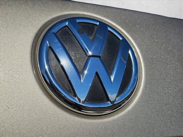 Used 2015 Volkswagen Passat 1.8T Limited Edition FWD image 15