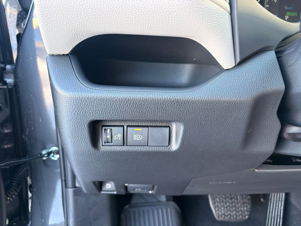 Used 2025 Toyota RAV4 XLE image 24