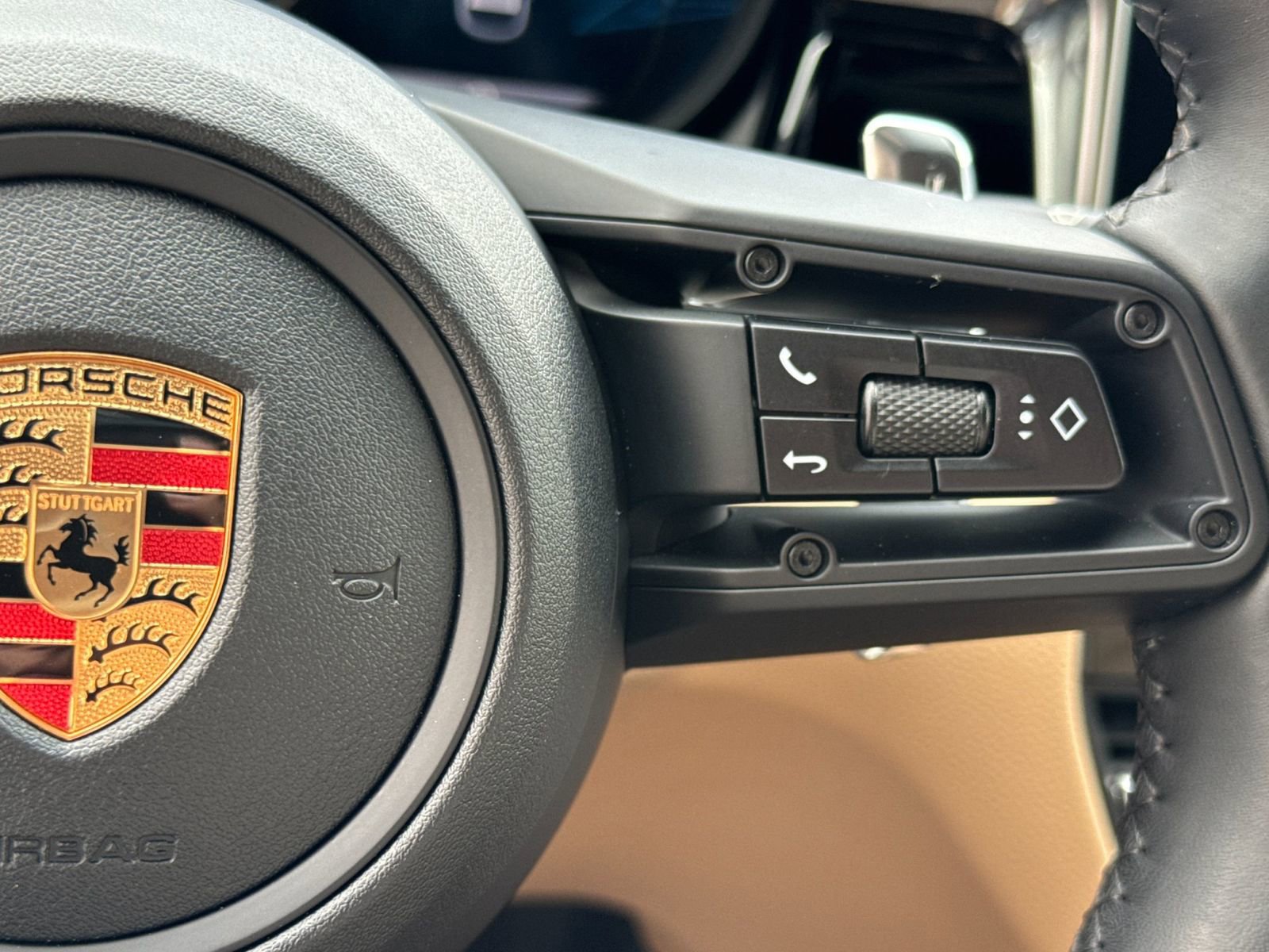 Certified 2023 Porsche Macan image 29