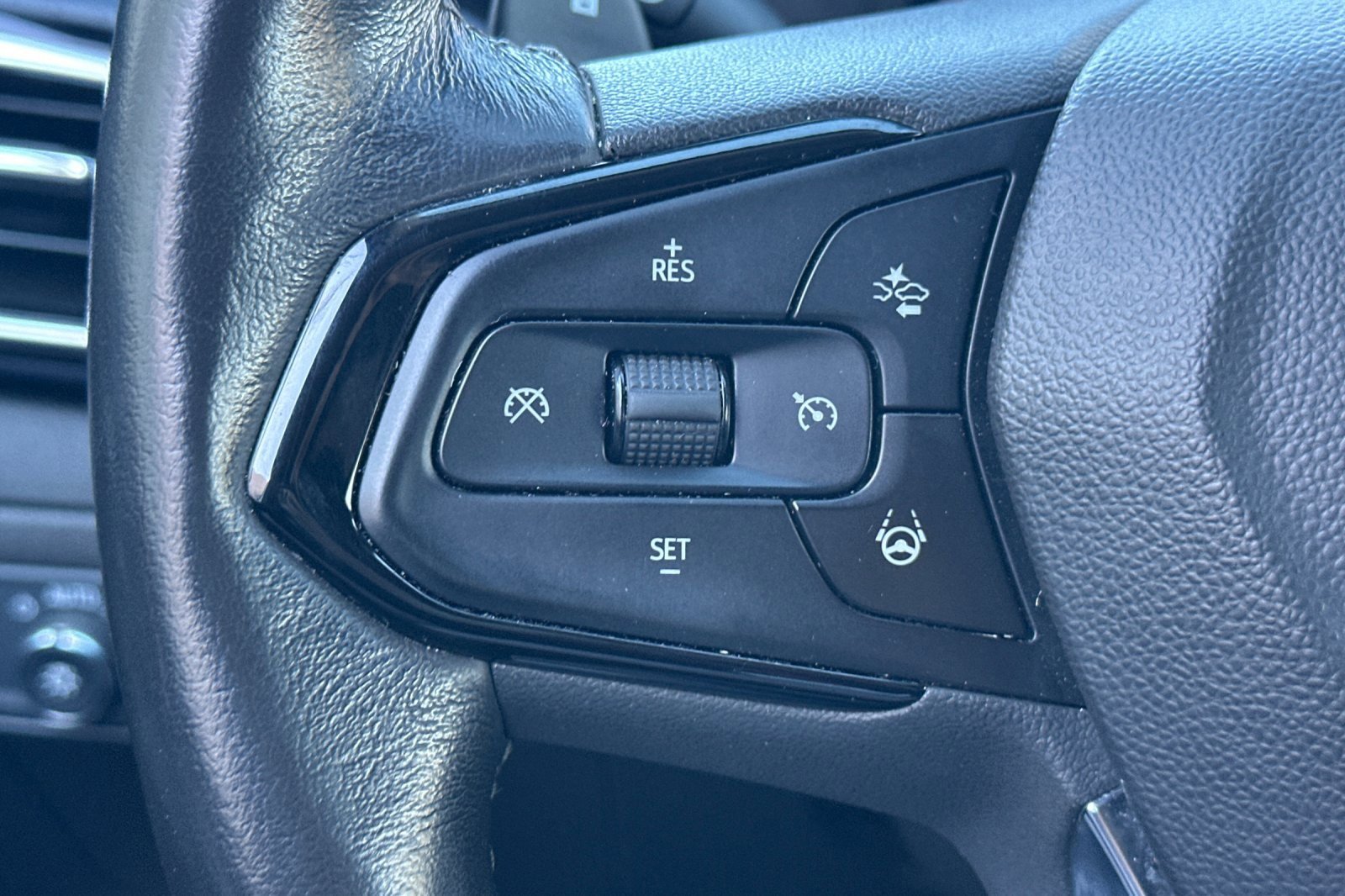 Used 2022 Chevrolet Bolt EUV Premier w/ Super Cruise Package image 35