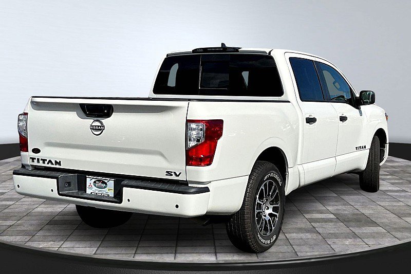Used 2023 Nissan Titan SV image 2