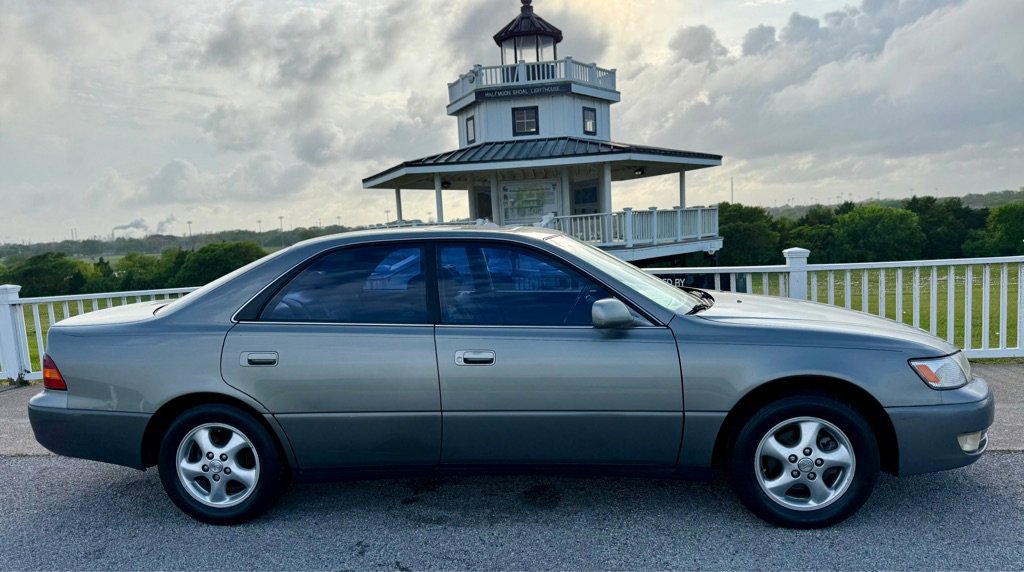 Used 1998 Lexus ES 330 FWD image 4