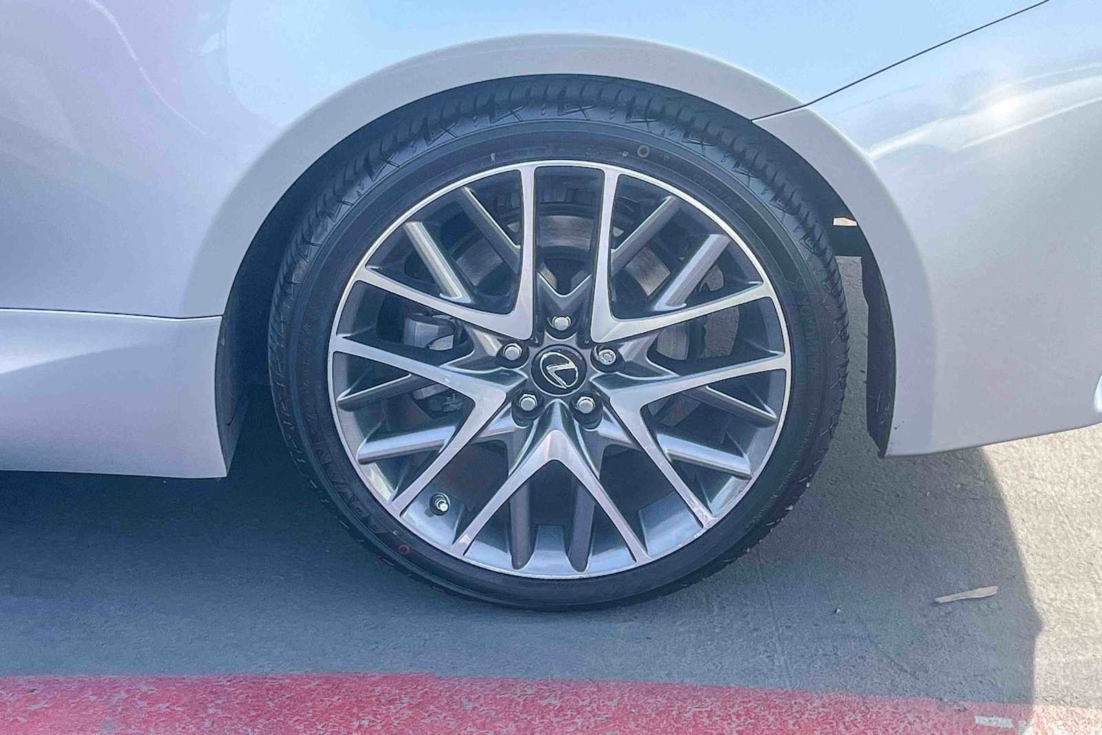 Used 2016 Lexus RC 200t image 10