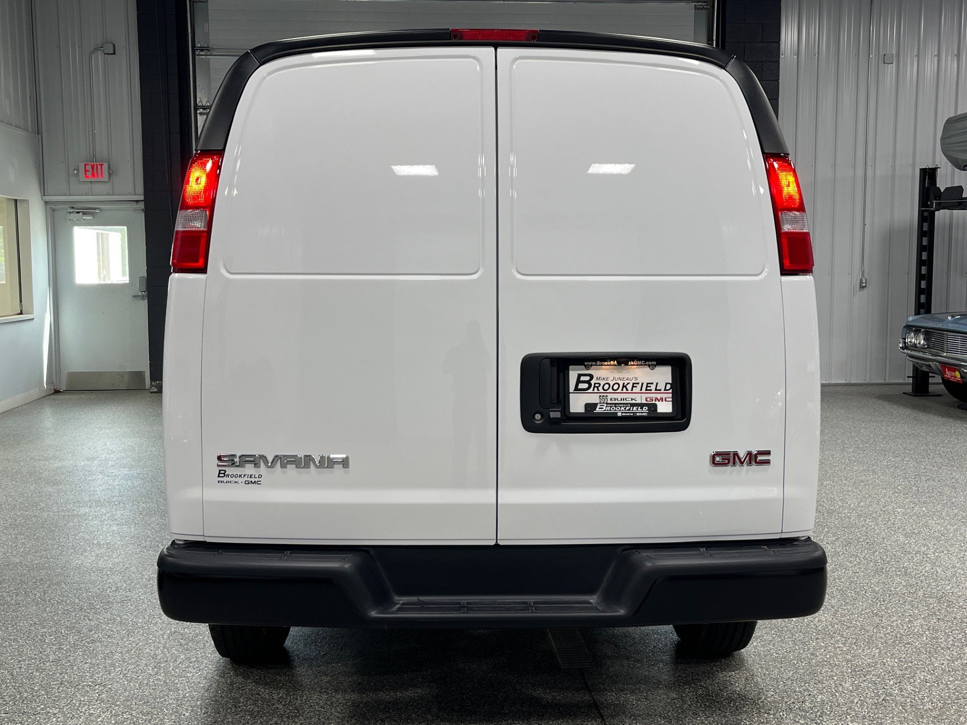 New 2025 GMC Savana 3500 w/ Driver Convenience Package image 3
