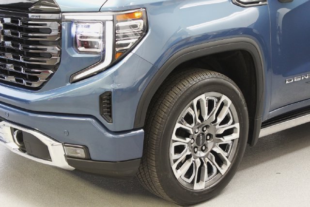 Used 2025 GMC Sierra 1500 Denali Ultimate AWD/4WD image 5