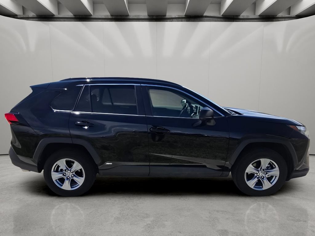 Used 2025 Toyota RAV4 LE AWD/4WD image 6