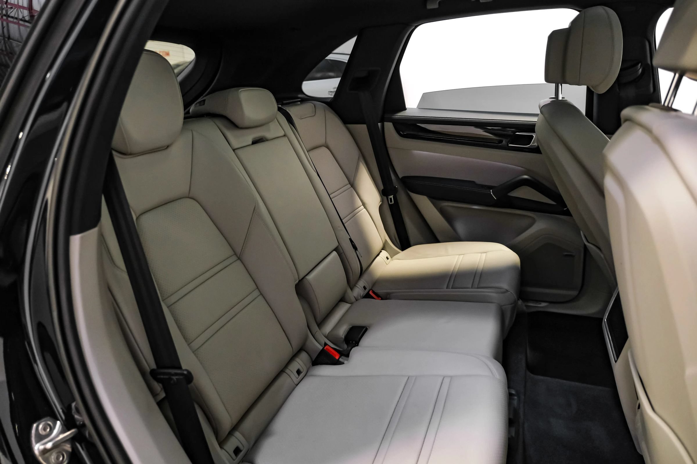 Used 2019 Porsche Cayenne AWD/4WD image 31
