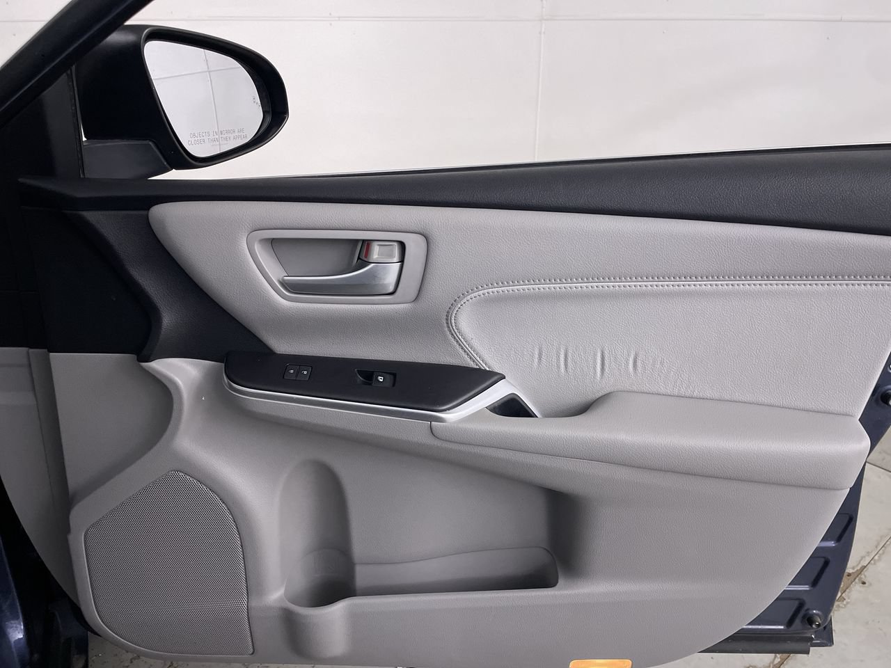 Used 2017 Toyota Camry XLE w/ Moonroof Package FWD image 25