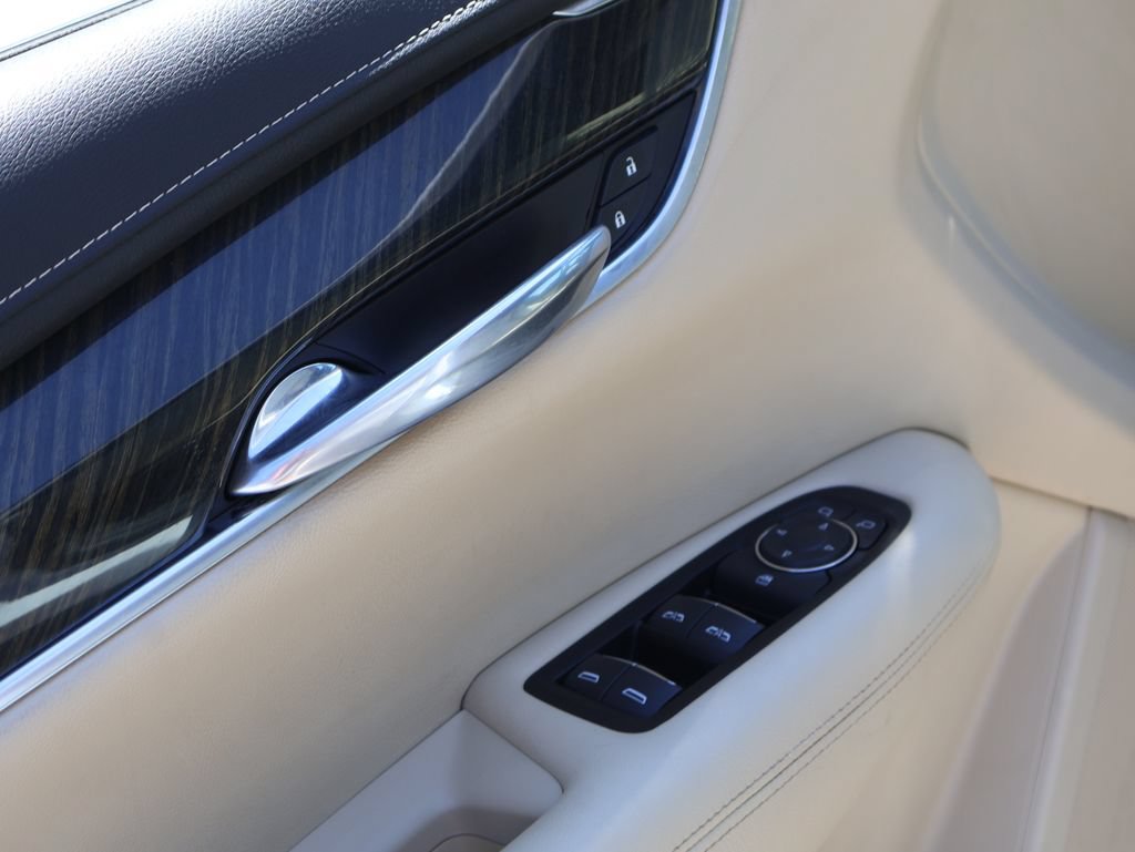 Used 2017 Cadillac XT5 FWD image 21