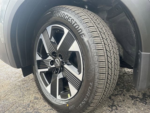Certified 2025 Nissan Kicks SV image 10