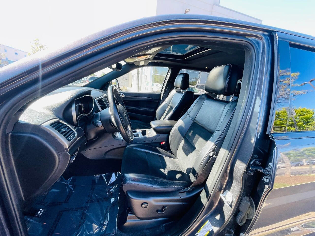 Used 2018 Jeep Grand Cherokee Altitude image 16