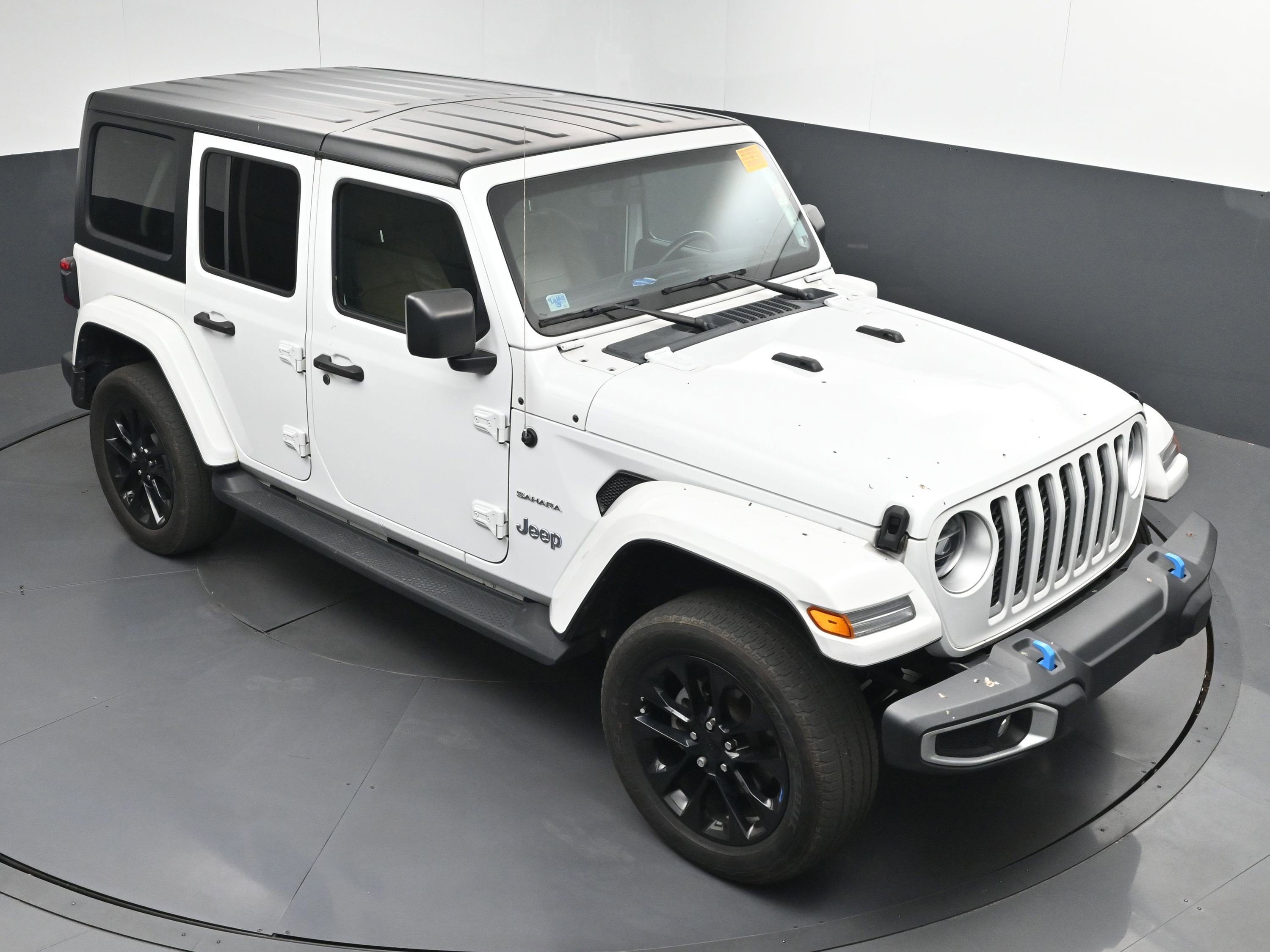 Used 2022 Jeep Wrangler Unlimited Sahara w/ Cold Weather Group image 32