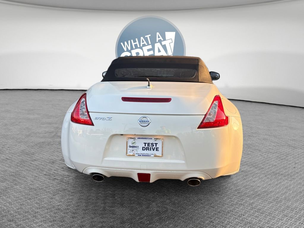 Used 2016 Nissan 370Z Touring image 5