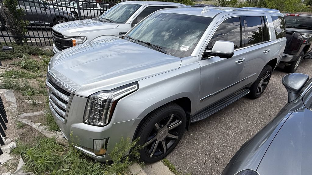 Used 2017 Cadillac Escalade Luxury AWD/4WD image 2