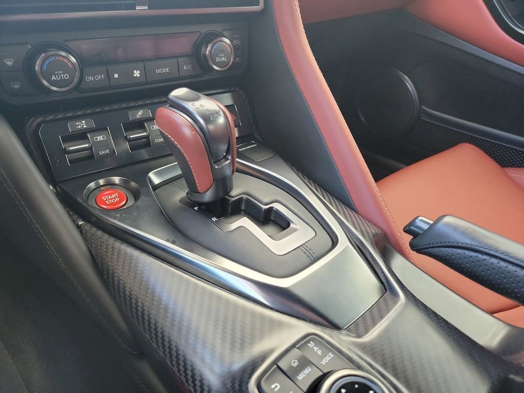 Used 2024 Nissan GT-R Premium w/ Premium Interior Package image 35