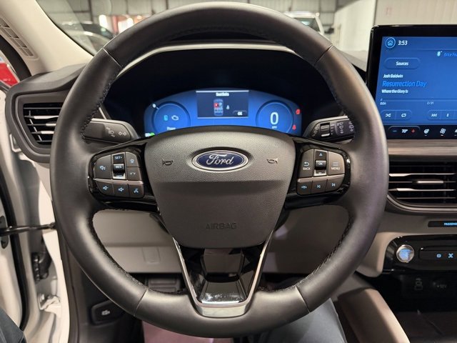 Used 2025 Ford Escape Platinum w/ Class II Trailer Tow Package image 15