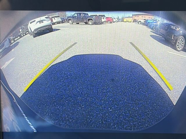 Used 2021 Volvo XC40 T4 Momentum image 30