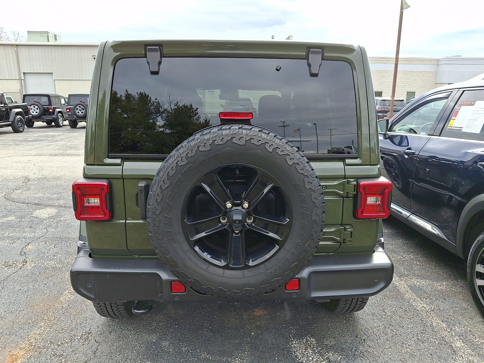Used 2022 Jeep Wrangler Unlimited Sahara image 7