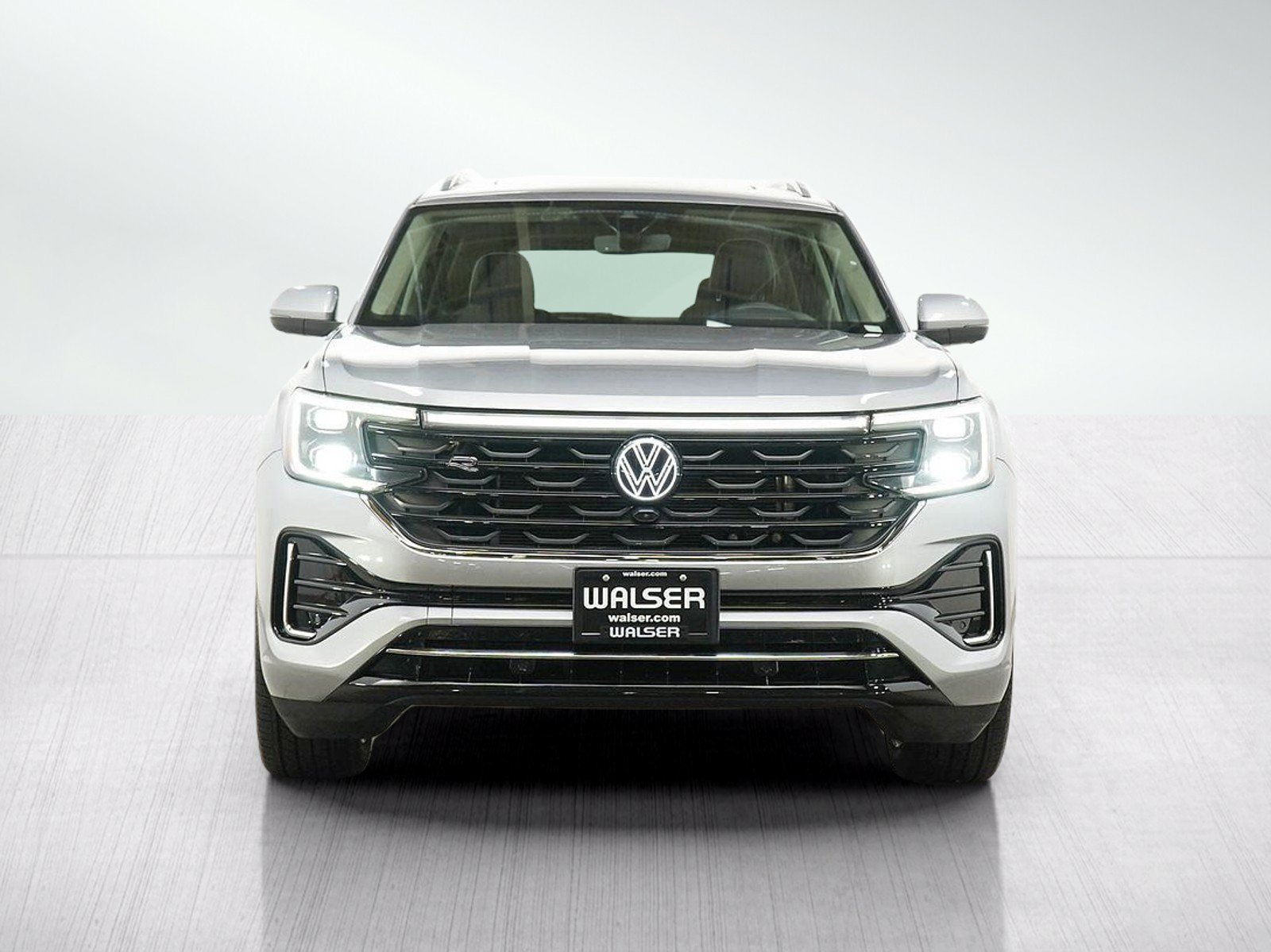 Used 2024 Volkswagen Atlas SEL Premium R-Line AWD/4WD image 8