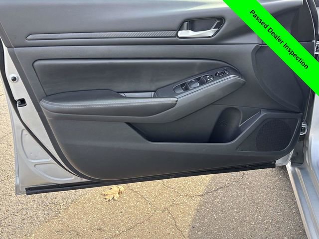 Used 2024 Nissan Altima 2.5 SV image 9