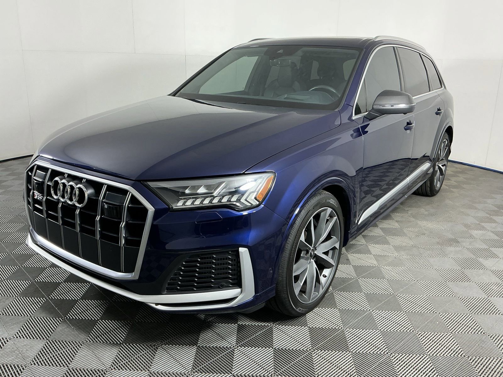 Used 2022 Audi SQ7 Prestige w/ Prestige Package image 4